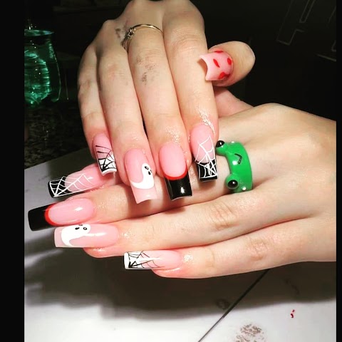 R1 Nails