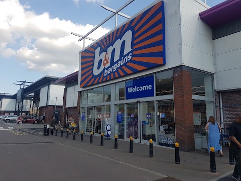 B&M Store