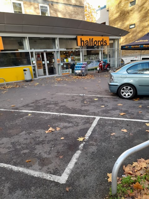 Halfords - Chiswick