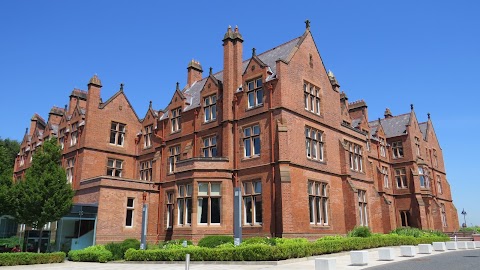 Queen's Management School