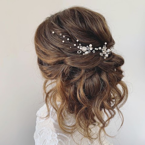 Sarah Roberts. Jewellery & Wedding/Occasion Hair Accessories. Bridal & Occasion Hairstylist.