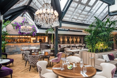 Palm Court Restaurant, Bar & Piano Lounge