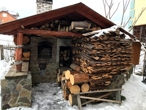 Приватна садиба "Козирний двір"