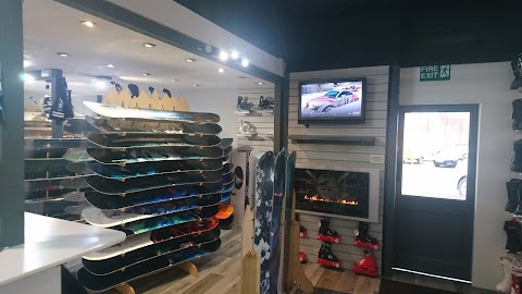 Ski 'n' Boardroom Glasgow - Snowboard/ Ski Specialists