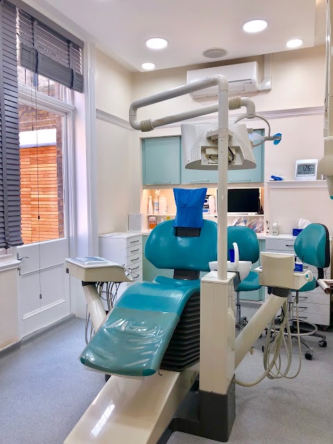 London Smile Care Dentist and Dental Implants