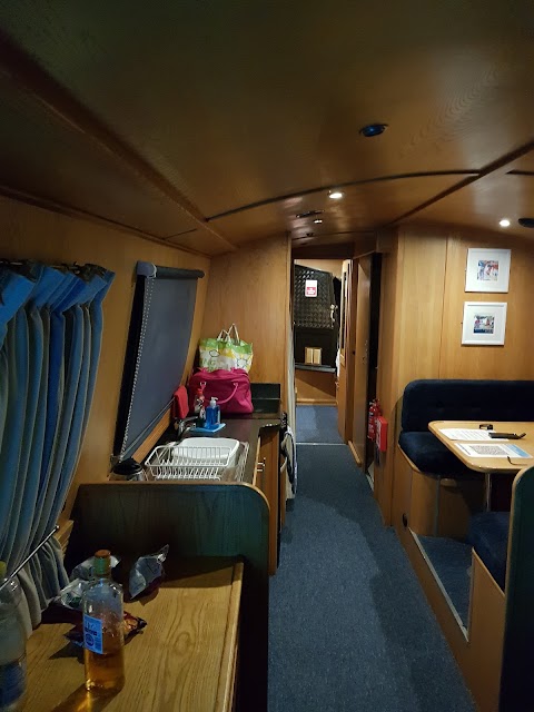 Houseboat Hotels