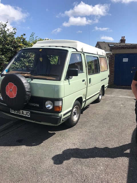 BUDGET WINDSCREENS LEEDS