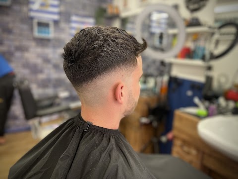 Trendy cuts barber