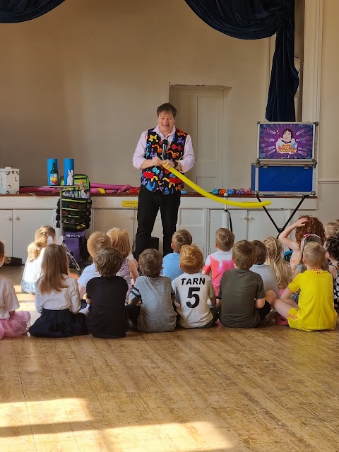 Dave Hickory, Childrens Entertainer, Wiltshire, somerset and Bath