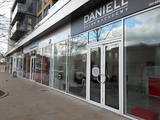 Daniell Salon