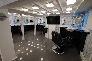 MAN IS KING Grooming Room