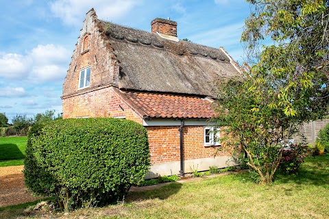 Thatch Cottage - Luxury Hideaway