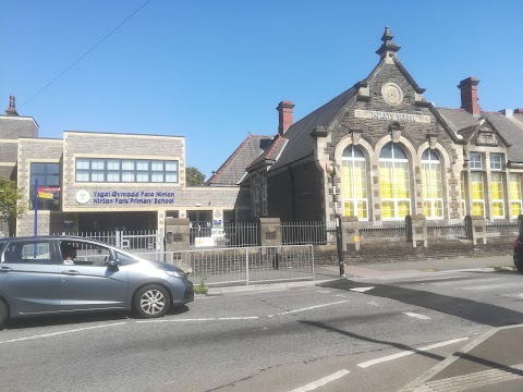 Ysgol Gynradd Parc Ninian Park Primary School