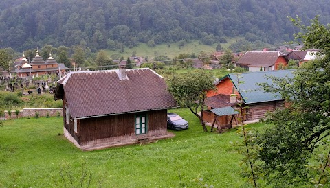 Садиба біля лісу