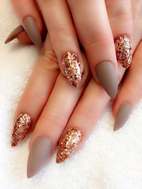 Chic Nails