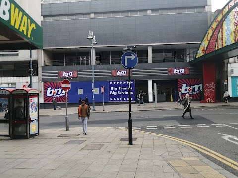 B&M Store