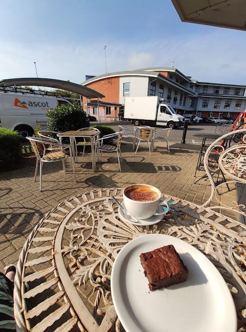 Lunch Lounge @ Basepoint Southampton