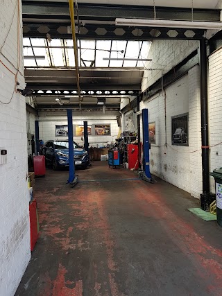 M & M WENY GARAGE DONCASTER