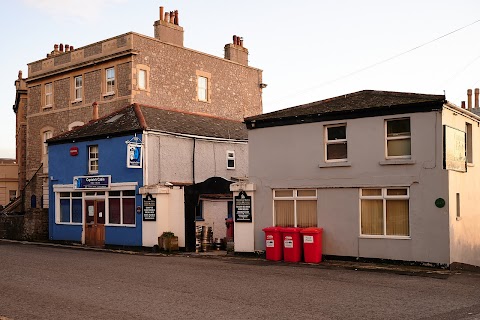 Captains Cabin Bar & Restaurant