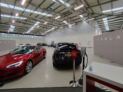 Tesla Service Centre