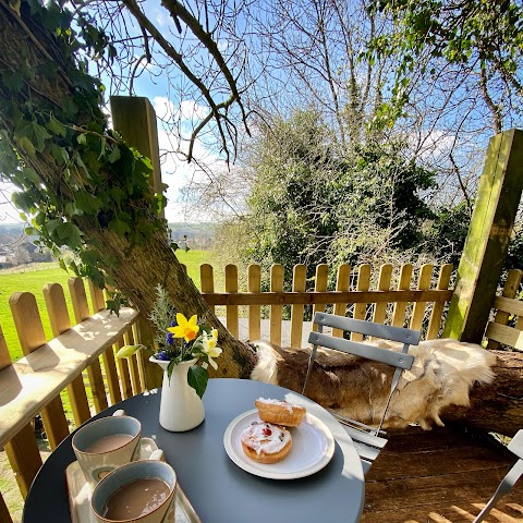 The Hut, Eyam