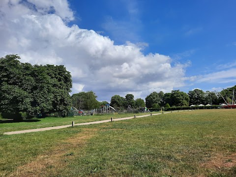 Cassiobury Park Hub & Daisy’s In The Park