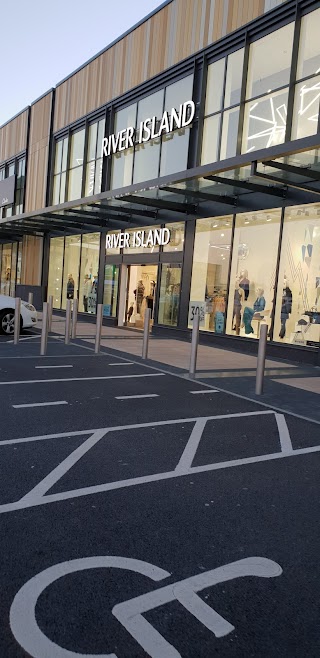 River Island Edge Lane Retail Park