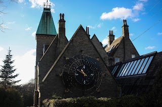 Bagshaw Museum and Wilton Park