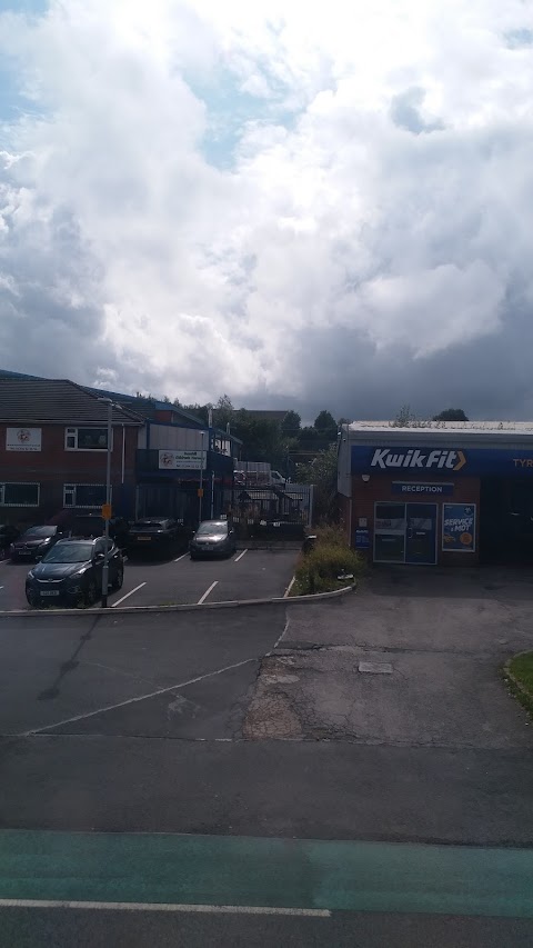 Kwik Fit - Bolton - Manchester Road