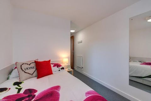 Zeni Ensuite, in Plymouth