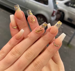 Happy nails
