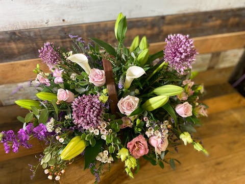 Daisychain Florist - Bespoke funeral flowers