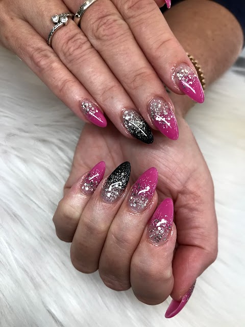 Giggles Nails & Beauty