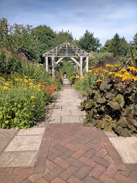 Wollerton Old Hall Garden