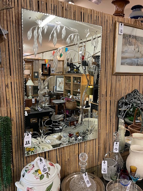 CHESHIRE VINTAGE & ANTIQUES EMPORIUM @ Lady Heyes Antique Centre WA66SU.