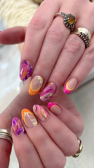 American Nails & Beauty