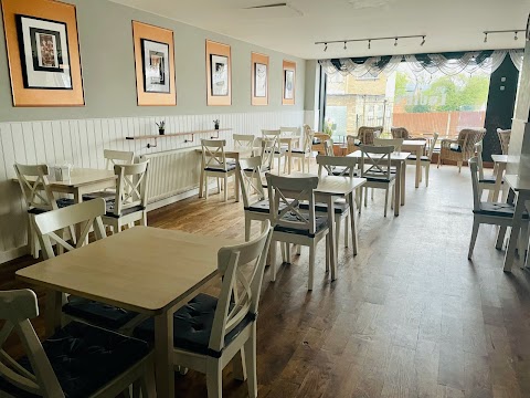 Louie's Coffee & Teahouse - Crowthorne