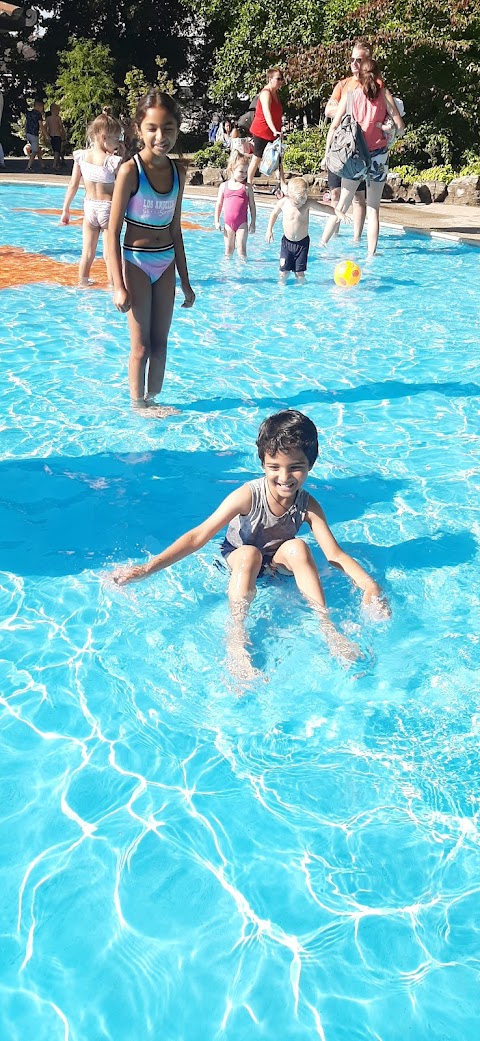 Stoke Park Paddling Pool