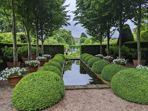 Wollerton Old Hall Garden