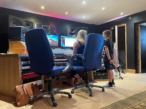River Recording Studio: Rehearsal Rooms, Singing, Drum & Guitar Lessons in Southampton