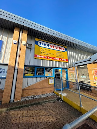 Screwfix Woodley