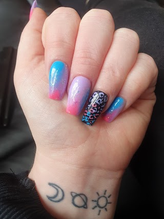 Happy Nails