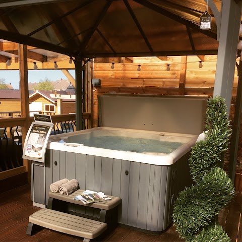 Outback 365 Hots Tubs, Gazebos, Pergolas and Outdoor Living