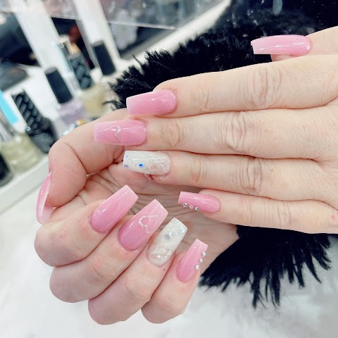 Hollywood Nails & Spa Hamilton