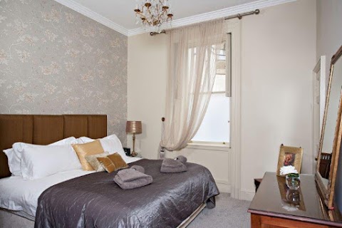 Bath Holiday Rentals - Russel Garden Apartment