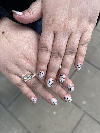 The Floral Nails