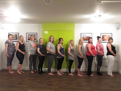 Antenatal & Baby Classes by The Daisy Foundation Nottinghamshire & Grantham. Baby Massage, Pregnancy Yoga, Hypnobirthing