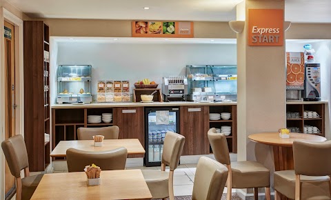 Holiday Inn Express London - Victoria, an IHG Hotel