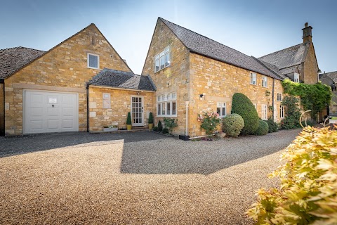 Devonshire Cottage a Luxury Cotswold Holiday Rental