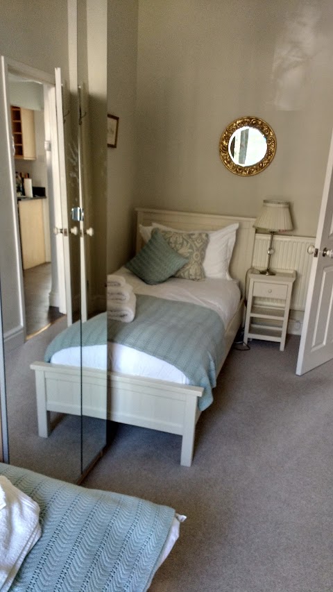 Bath Holiday Rentals - Catharine Place Garden Apartment